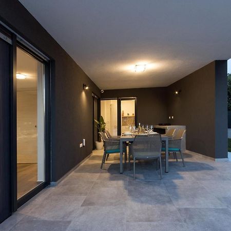 Modern 3-Bedroom Villa With A Private Pool 普拉 外观 照片