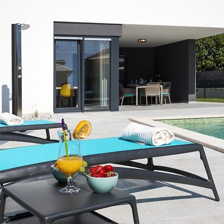 Modern 3-Bedroom Villa With A Private Pool 普拉 外观 照片