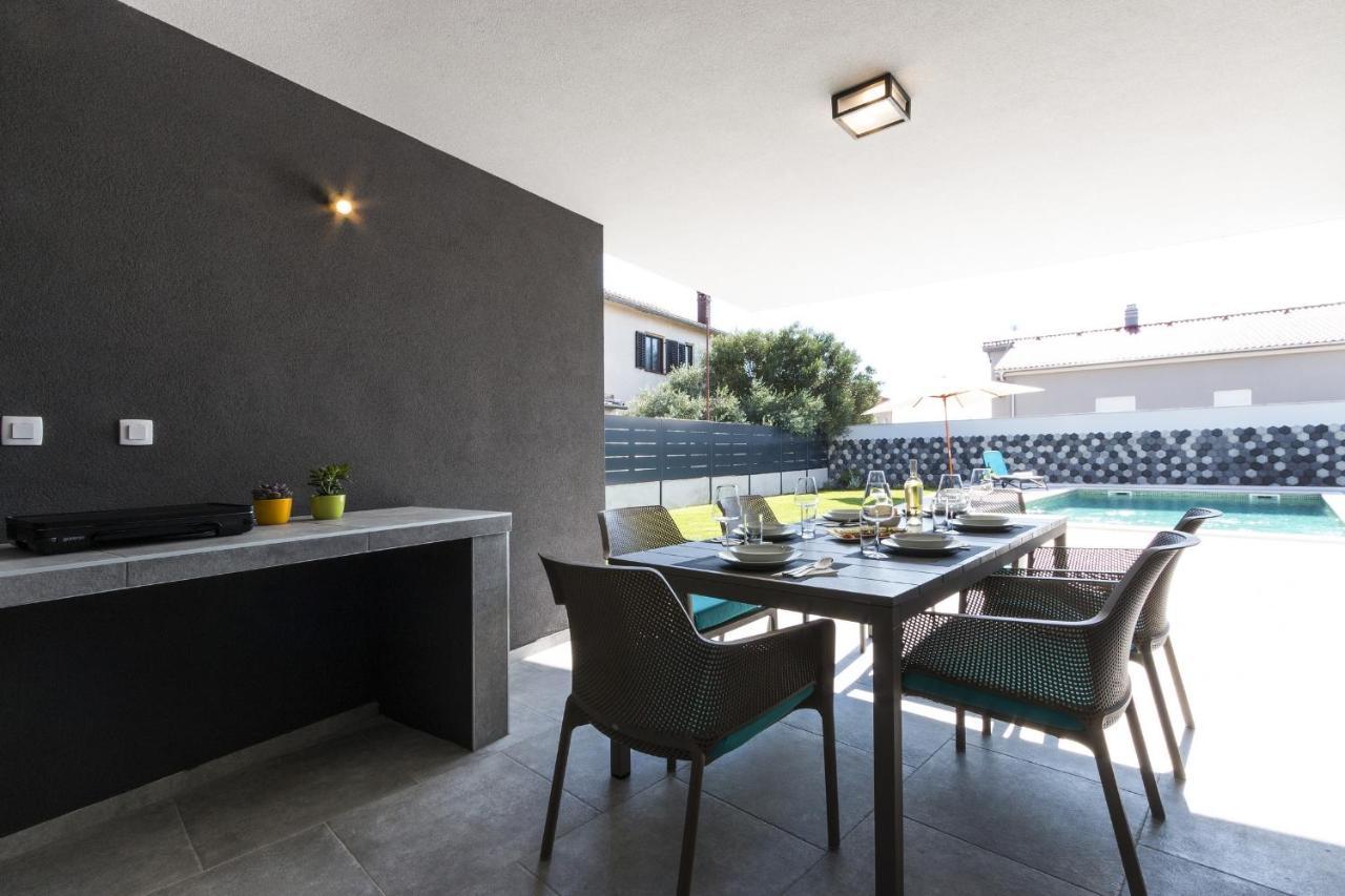 Modern 3-Bedroom Villa With A Private Pool 普拉 外观 照片