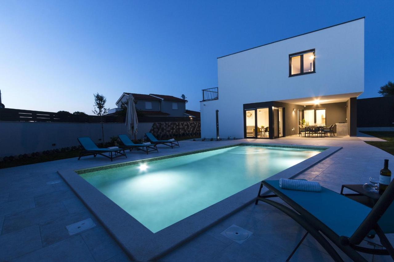 Modern 3-Bedroom Villa With A Private Pool 普拉 外观 照片