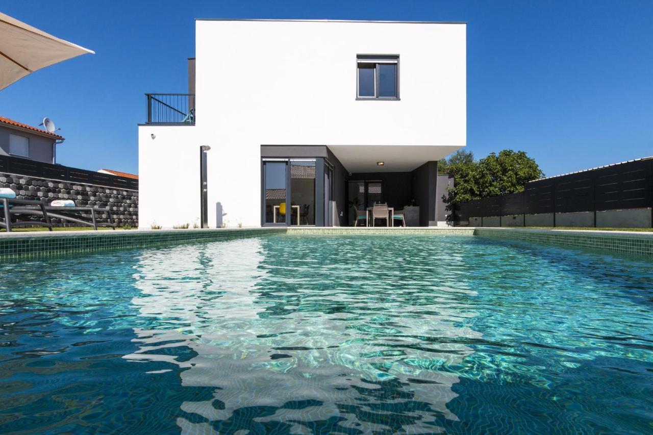 Modern 3-Bedroom Villa With A Private Pool 普拉 外观 照片