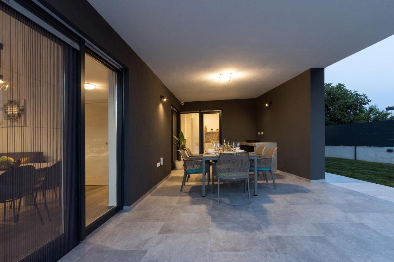 Modern 3-Bedroom Villa With A Private Pool 普拉 外观 照片