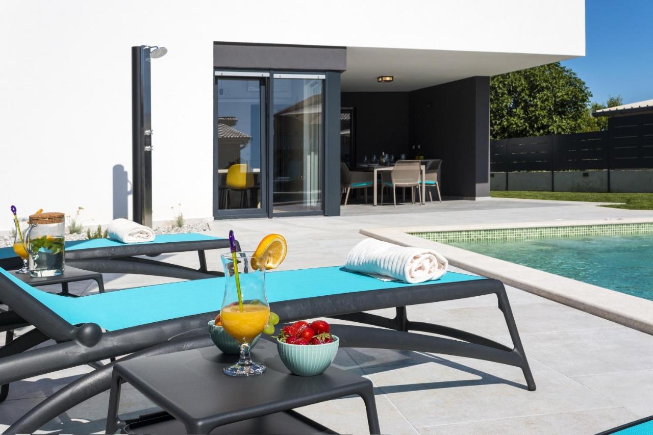 Modern 3-Bedroom Villa With A Private Pool 普拉 外观 照片